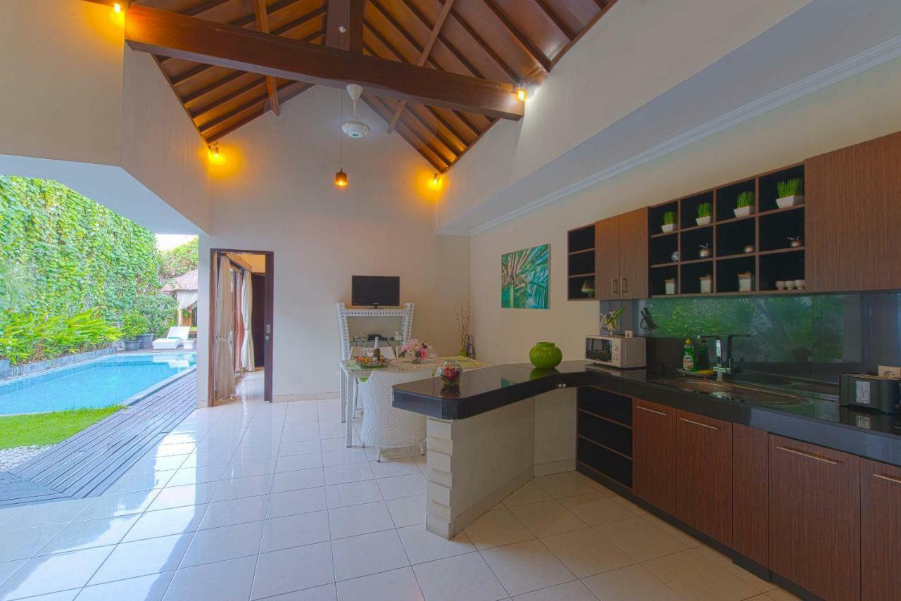 Villa Enjoy - Seminyak Center Exteriör bild